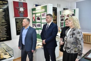Губернатор в музеи школы 