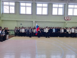 Вынос флага на линейке 16 марта 